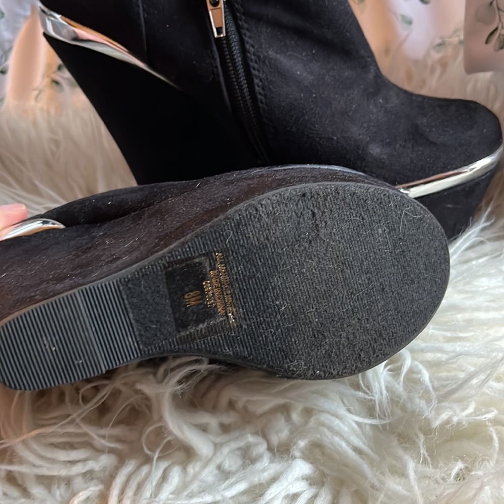 Shi Black Wedged Booties - Picture 2 of 4